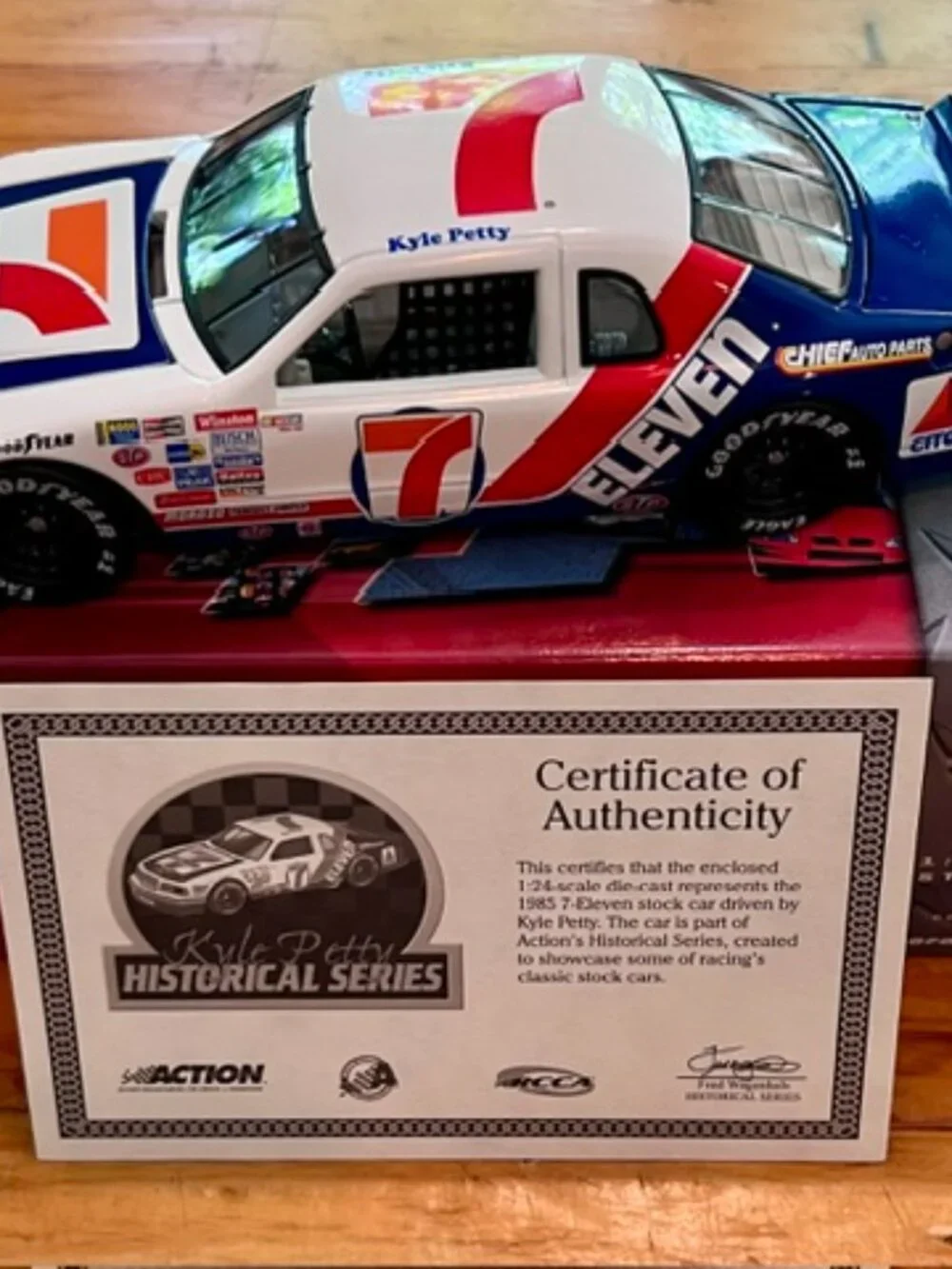 ACTION ELITE 1985 Thunderbird KYLE PETTY #7 | 7-11 | 1:24 Diecast 03 LTD Edition